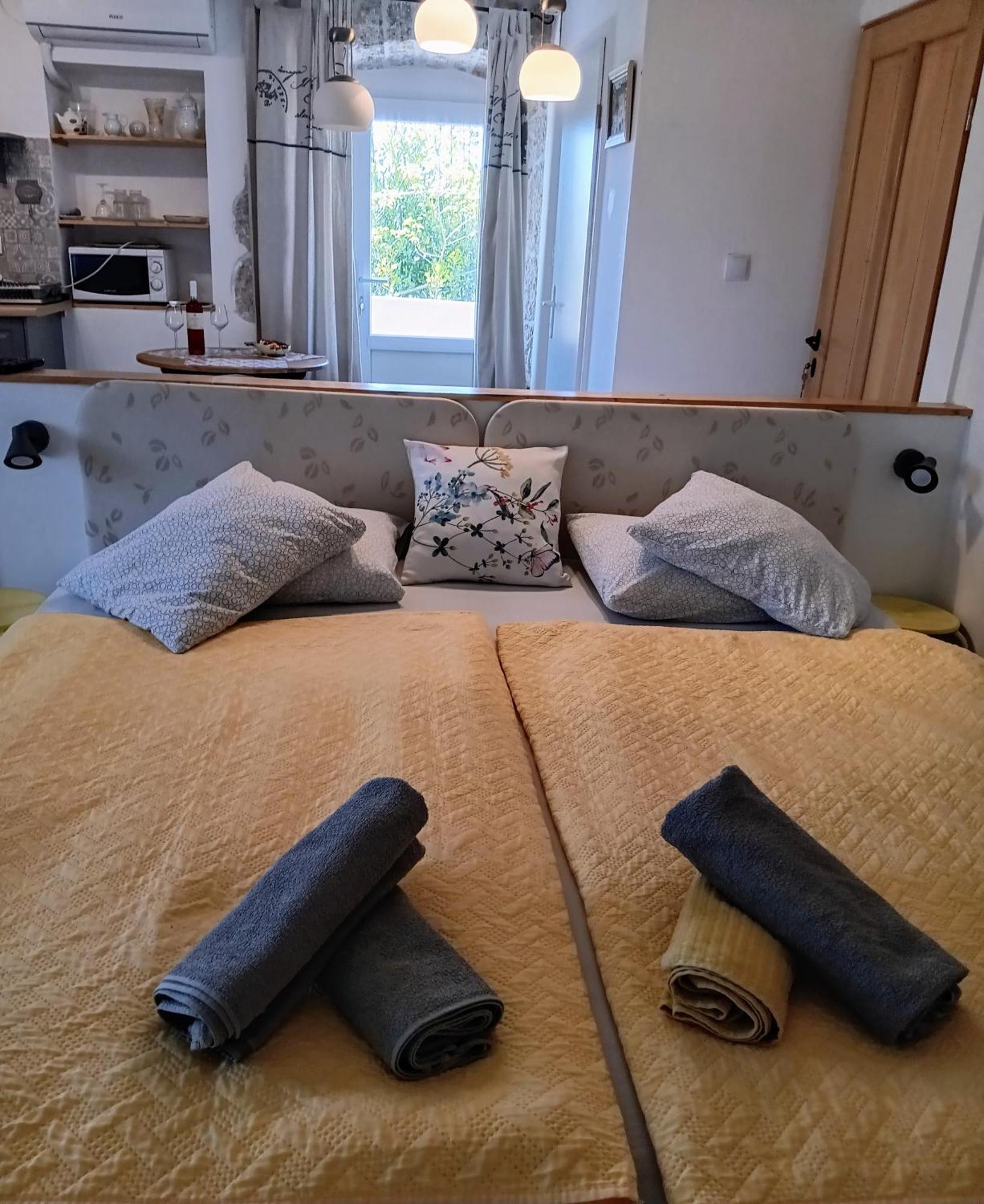 Studio Apartmani Sverko Пунат Экстерьер фото