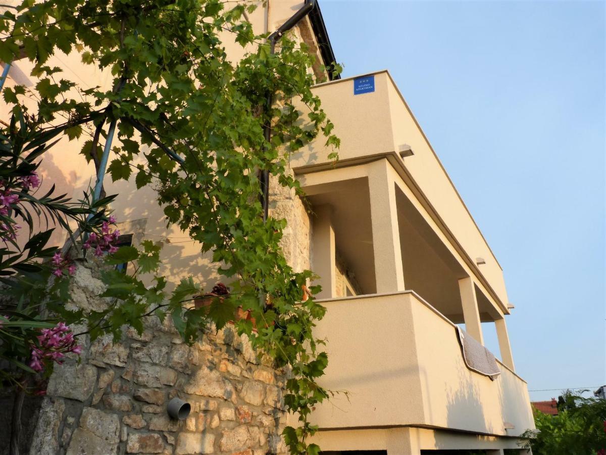 Studio Apartmani Sverko Пунат Экстерьер фото
